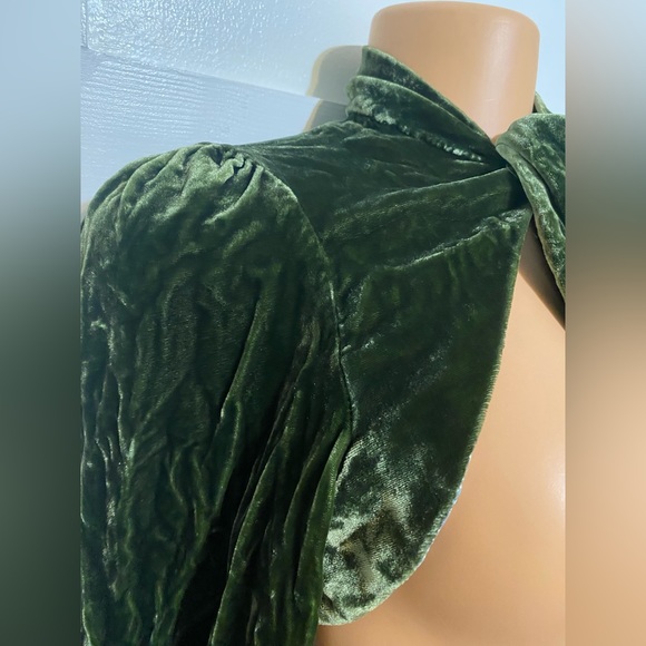 Suki Green Velvet Coverup - Picture 2 of 5